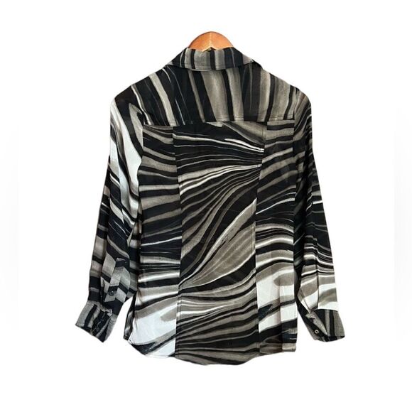 3 for $30! Laura petites patterned long sleeve blouse - Picture 10 of 10